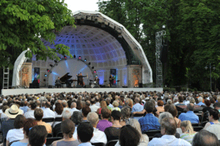 Curtis Stigers im Kurpark Wiesbaden beim RMF 2013 © RMF / Ansgar Klostermann